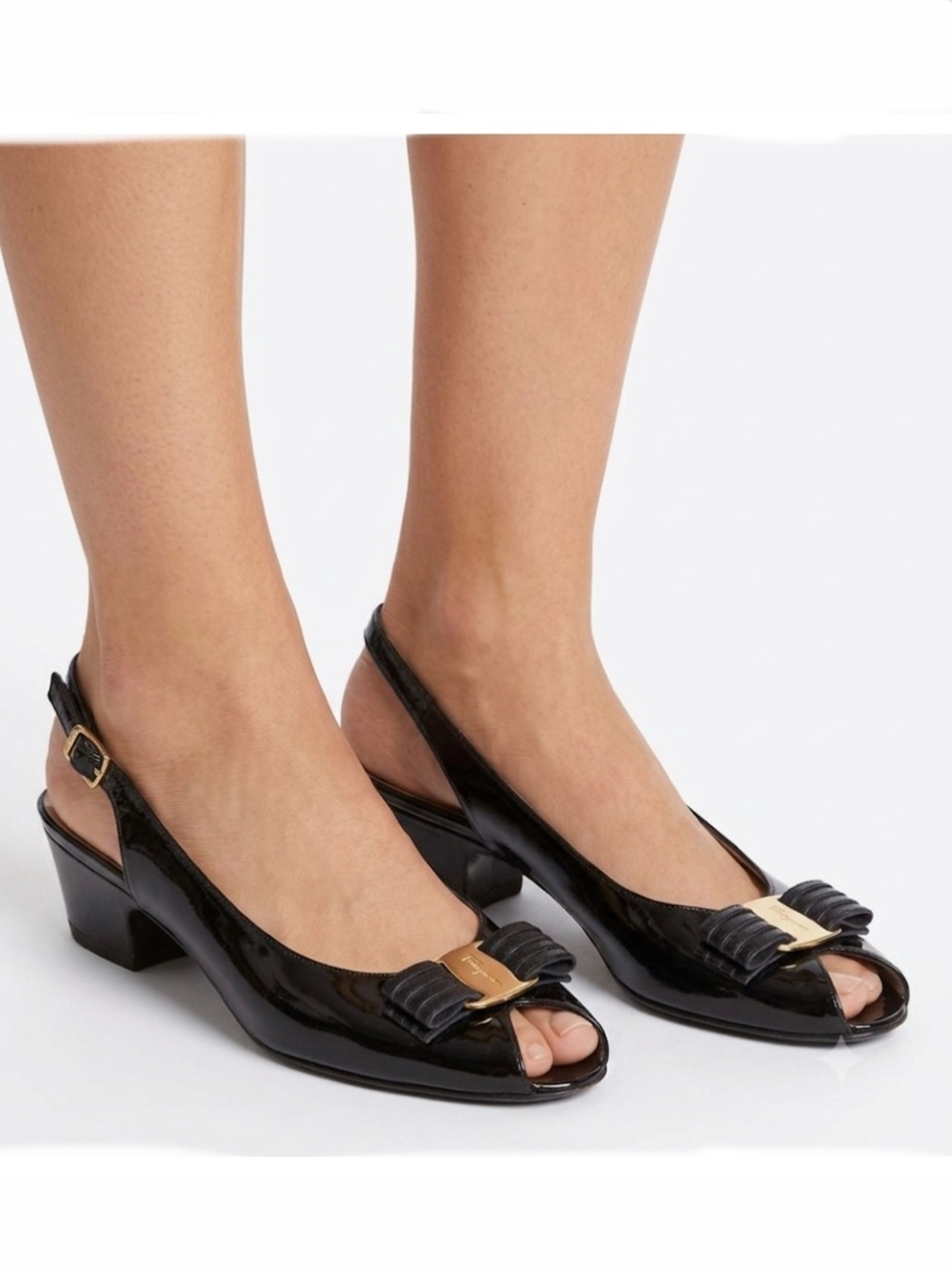 Vintage SALVATORE FERRAGAMO Black Patent leather Vera VARA Bow sling back Pumps